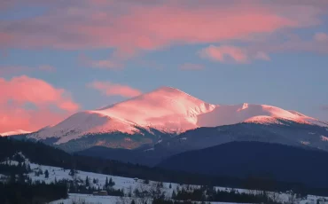 Піші екскурсії та походи в гори Лазещина