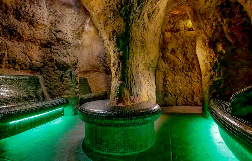 Готель комплексу «Термальні води Косино»