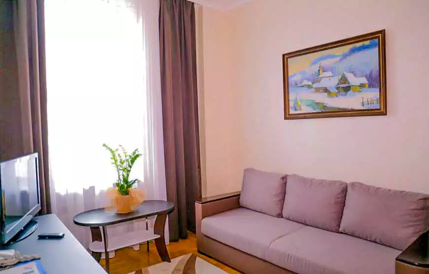 Готель “Стар”, Мукачево