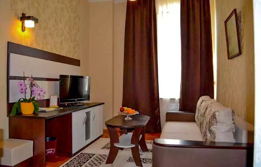 Готель “Стар”, Мукачево