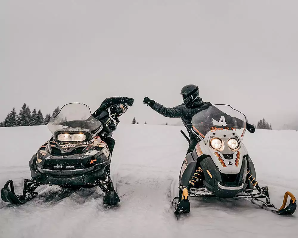 Прокат снігоходів