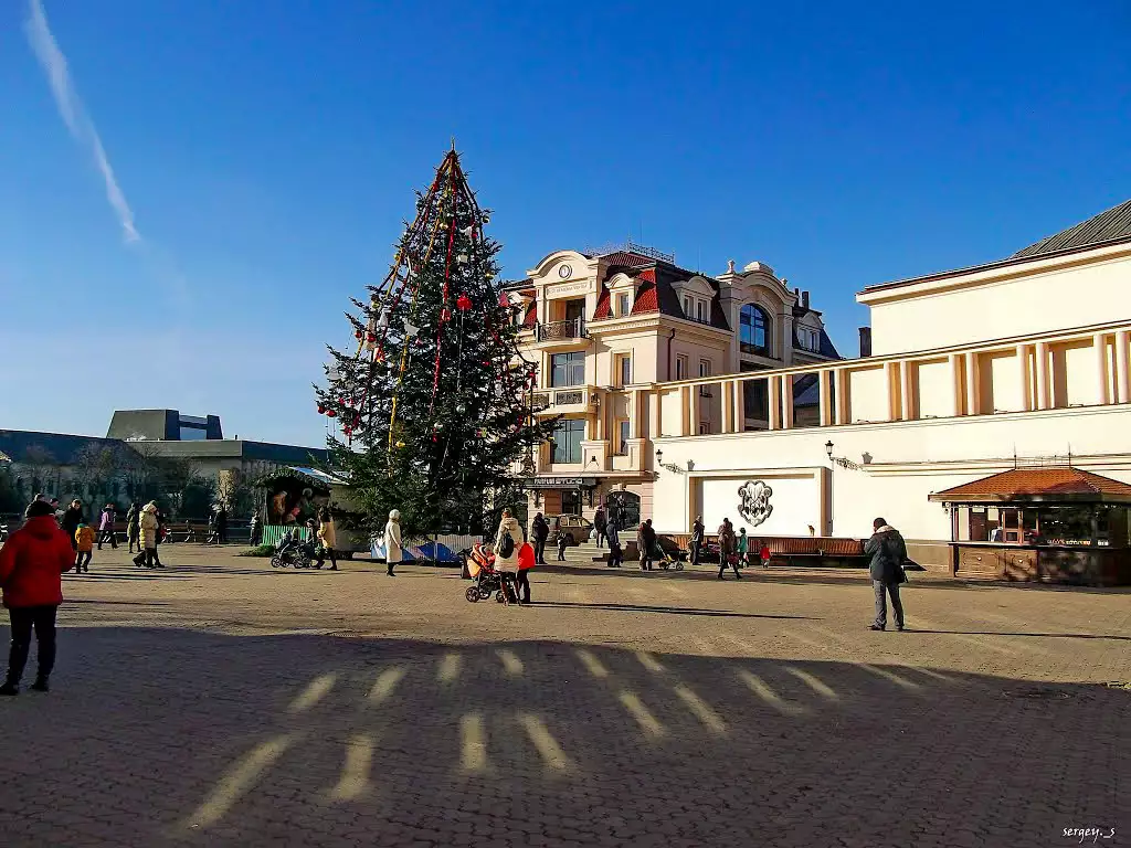 Театральна площа в Ужгороді
