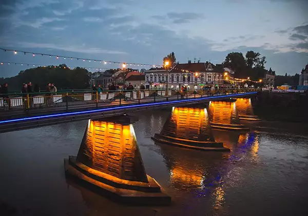 Вечірня пішохідна екскурсія Ужгородом