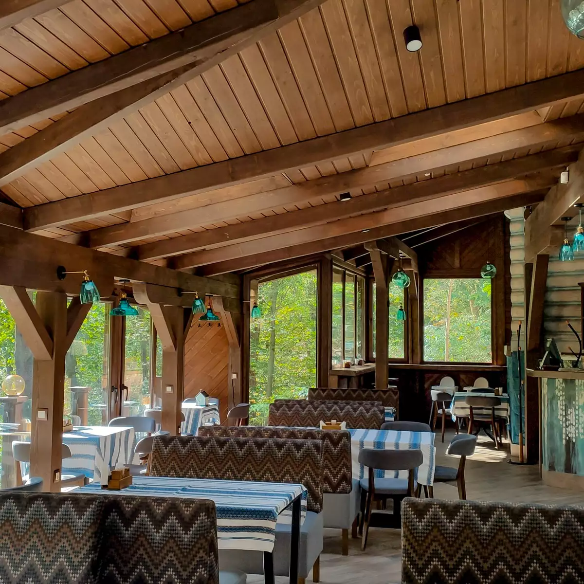 Рес­то­ран-ко­либа «Червона садиба»