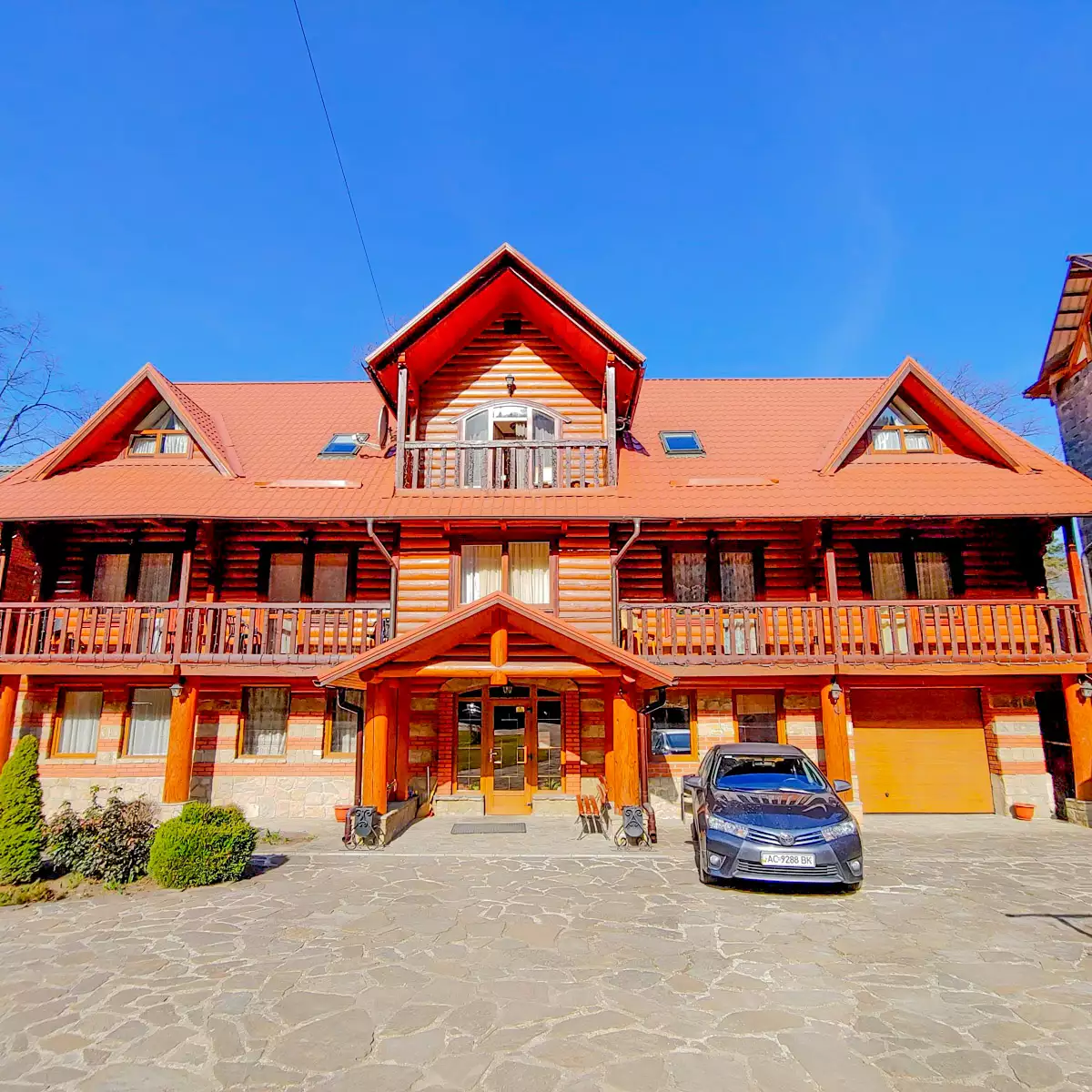 Рес­то­ран-ко­либа «Червона садиба»