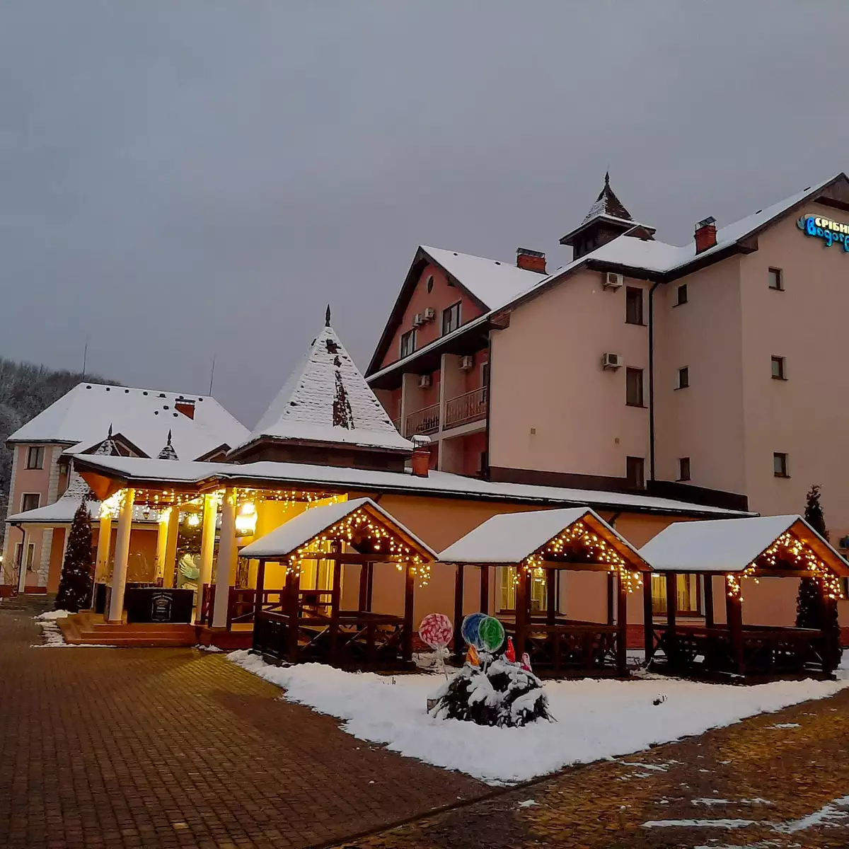 Готель «Срібний Водограй»