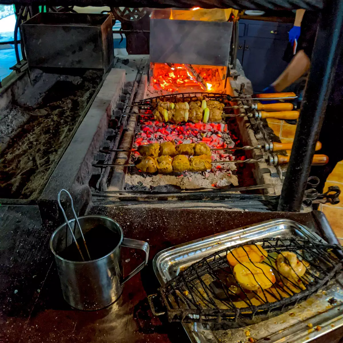 Рес­то­ран-ко­либа «Червона садиба»