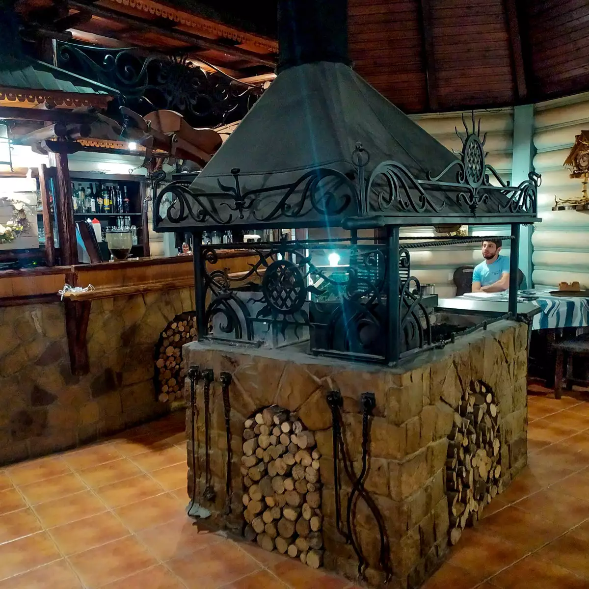 Рес­то­ран-ко­либа «Червона садиба»