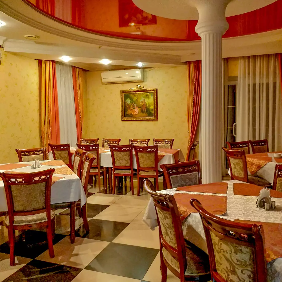 Restaurant des Hotelkomplexes “Sofia”