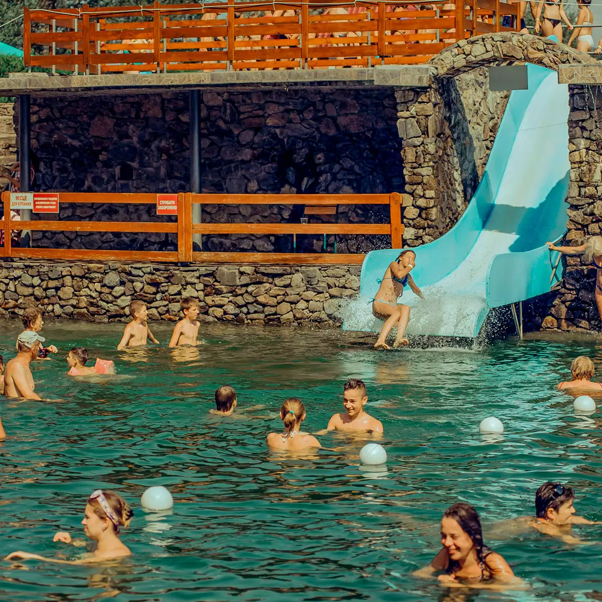 Розважально-готельний комплекс «Чорна Гора»