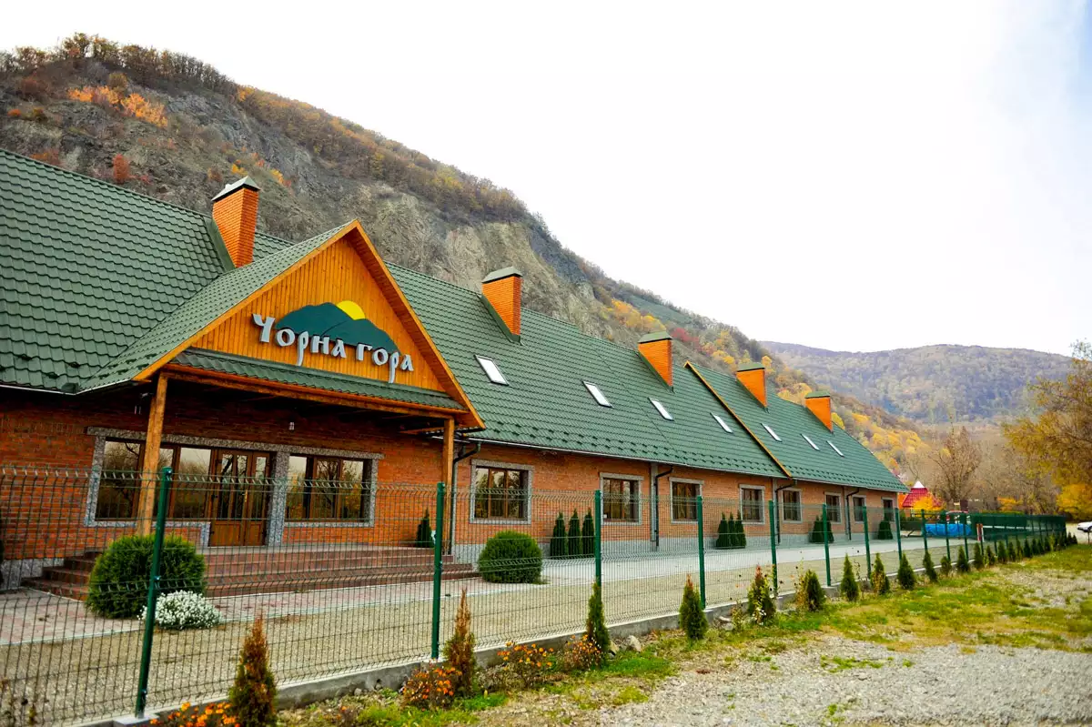 Розважально-готельний комплекс «Чорна Гора»