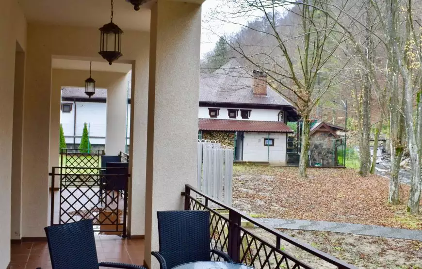 Приватна садиба «Кришталева Вода»