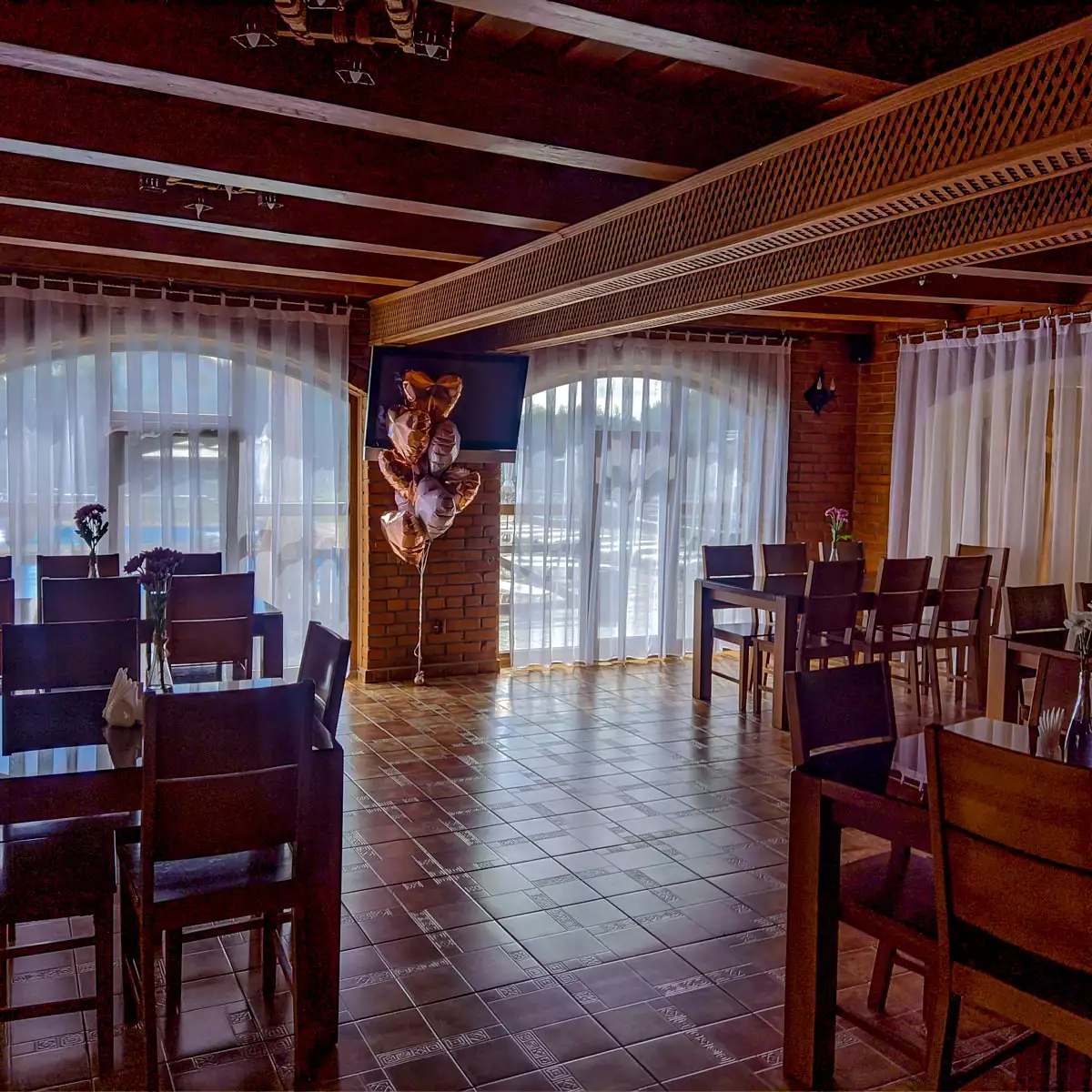 Ресторан на території ГК «Чорна гора»