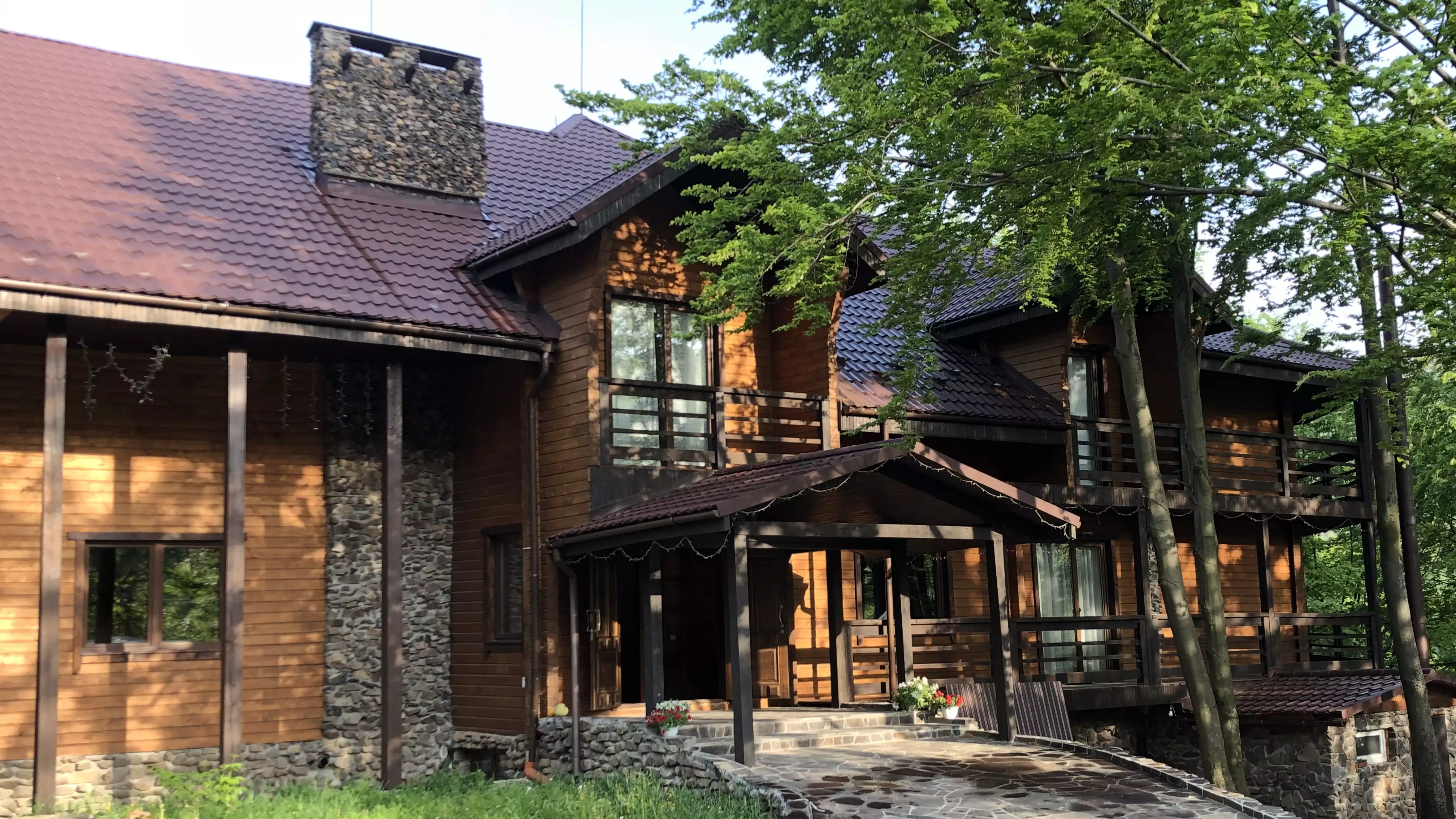 Готель «Поляна птахів»