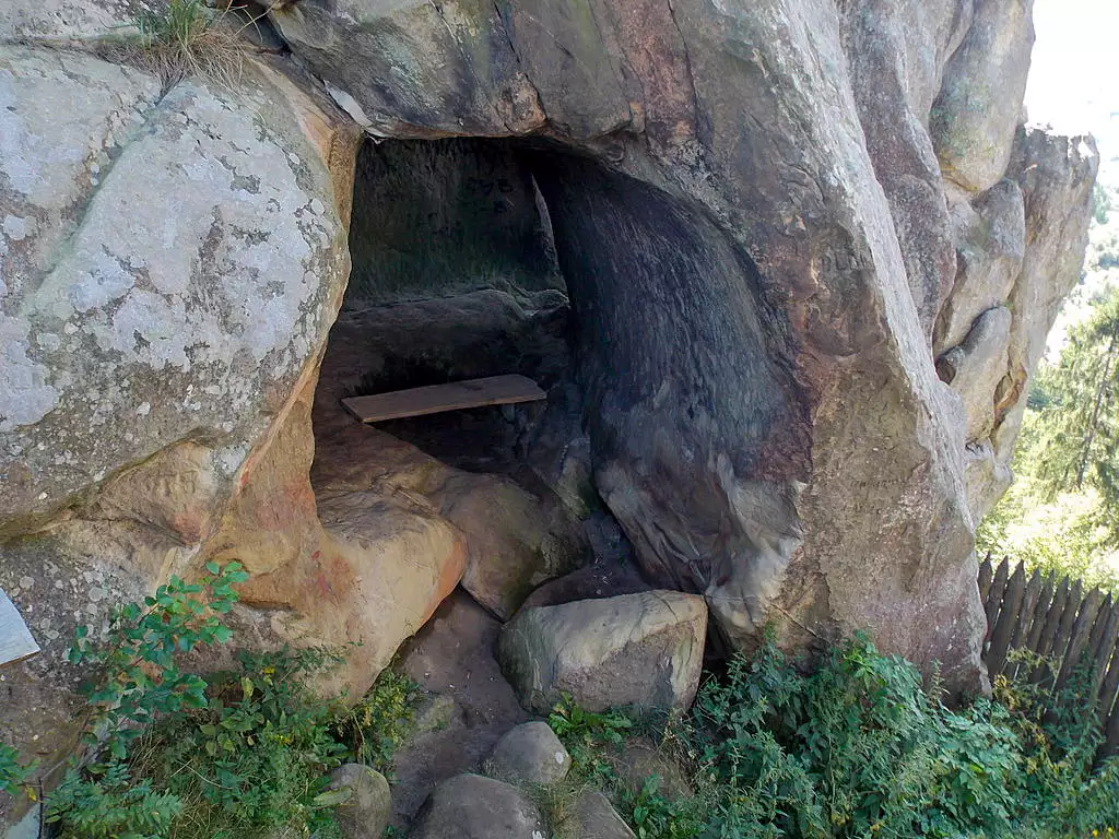 Місто-фортеця Тустань