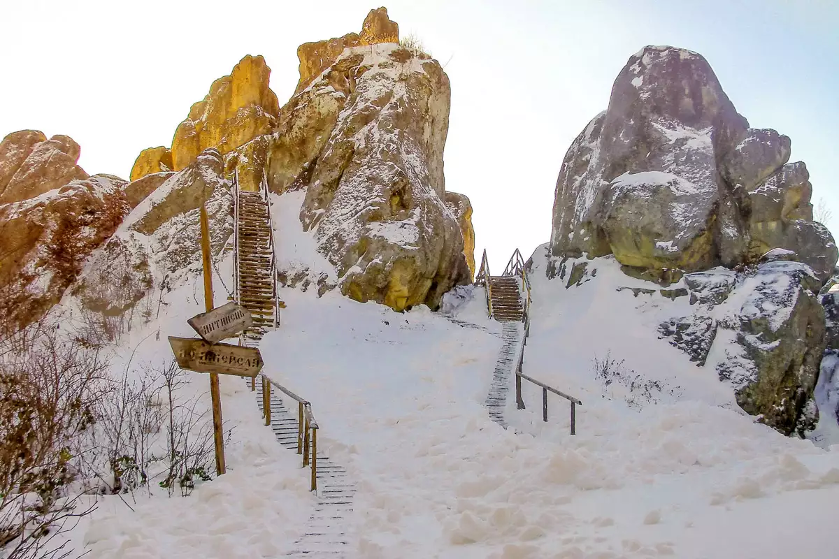 Місто-фортеця Тустань