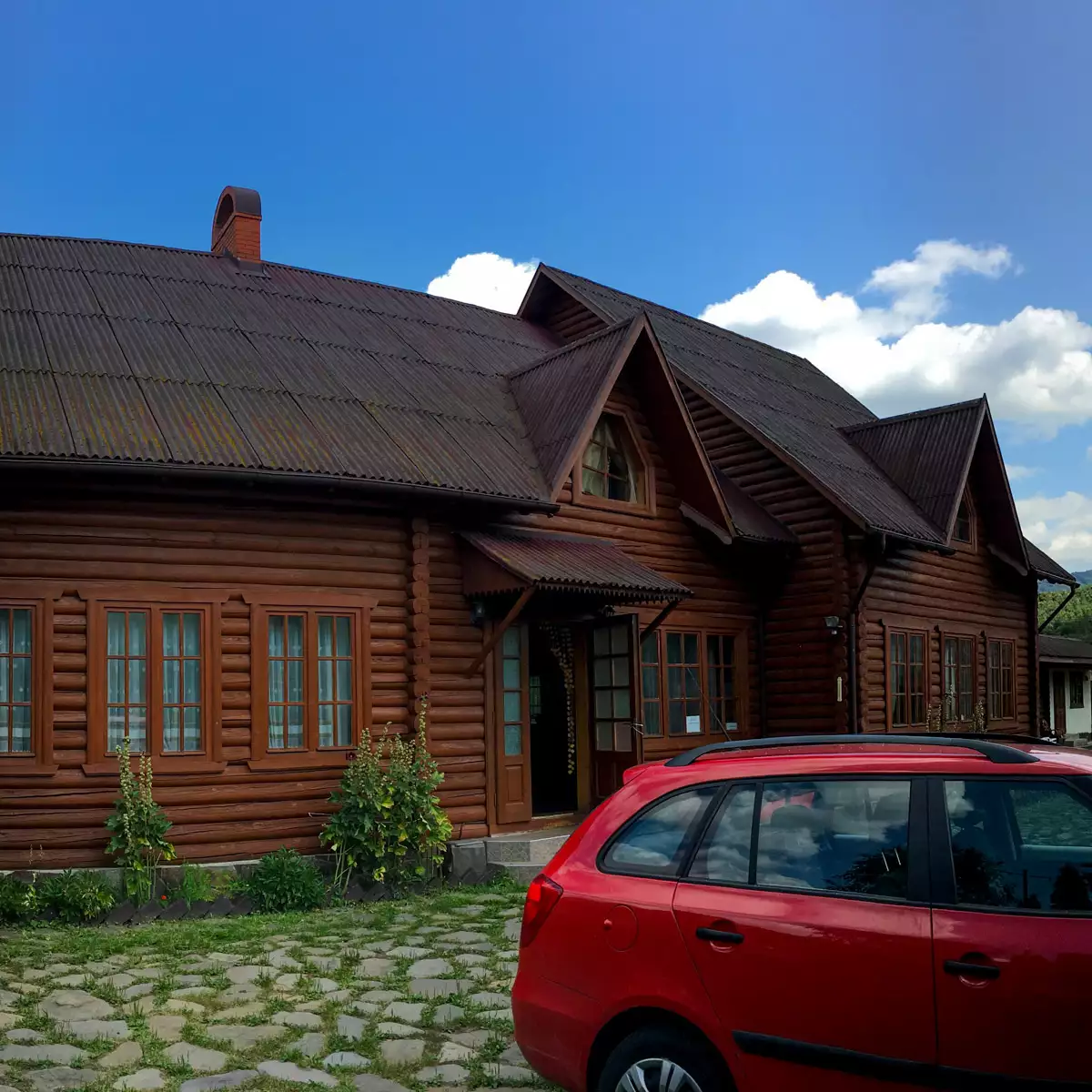 Готель «Верховинський двір»