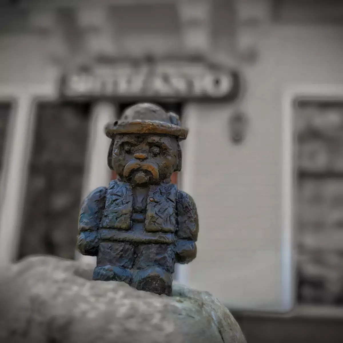 Міні-скульптура Метеорит Княгиня