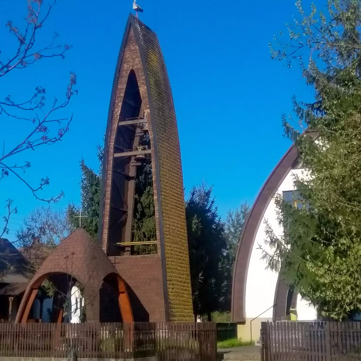 Модерністський храм Святого Духа