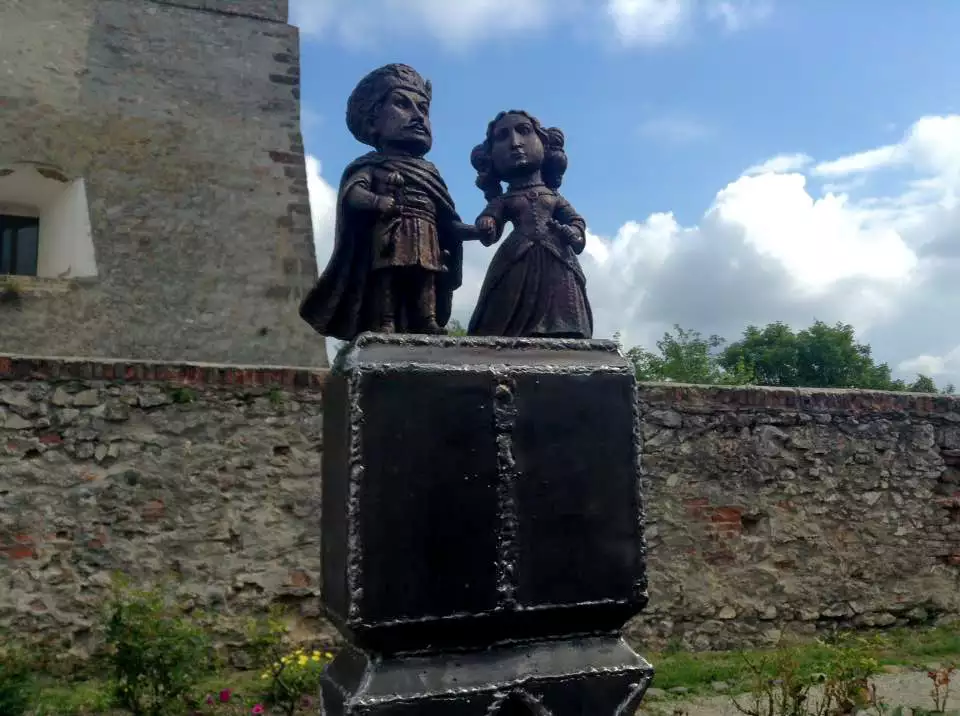 Міні-скульптура Ілона Зріні та Імре Текелі