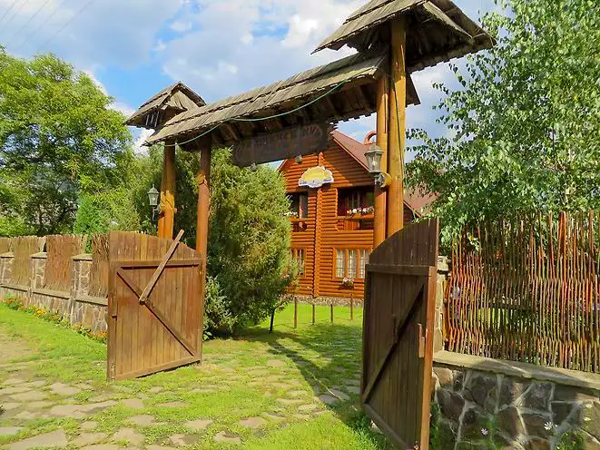 Готель «Верховинський двір»