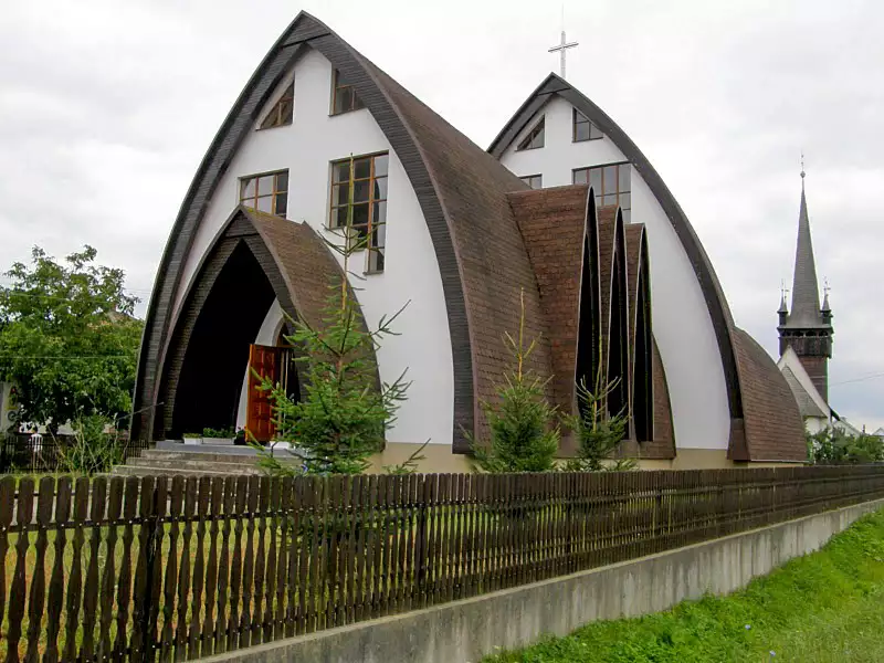 Модерністський храм Святого Духа