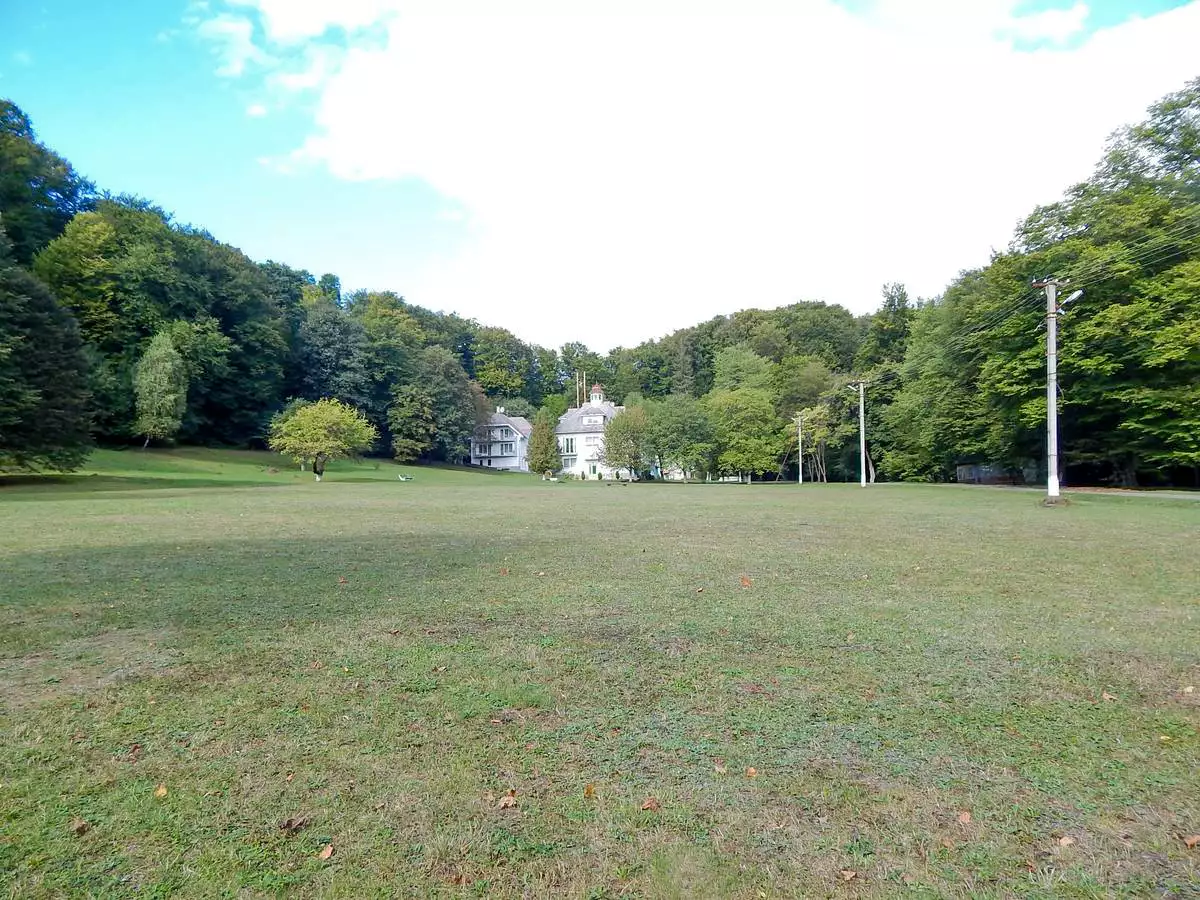 Готельний комплекс “Бабаєво”