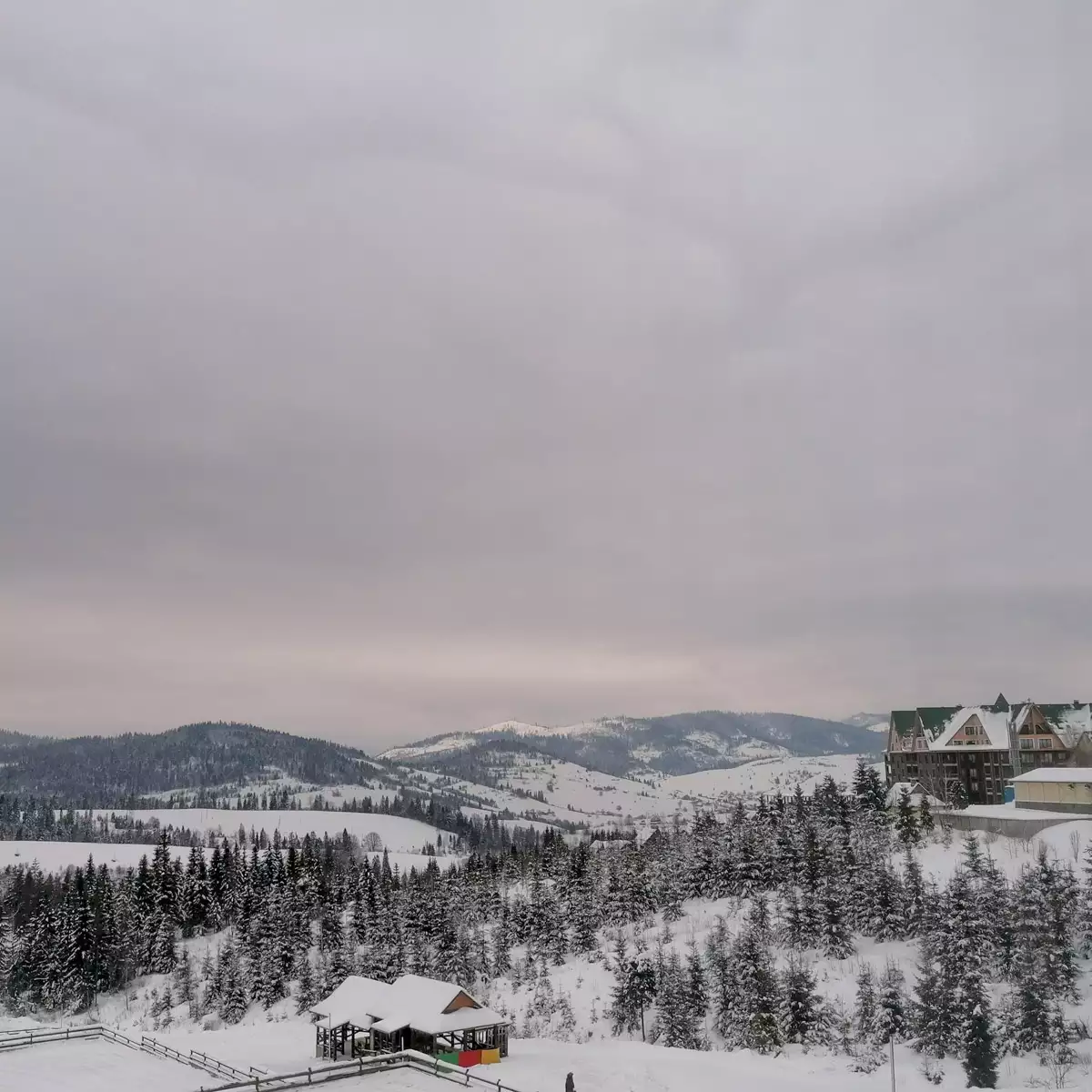 Готель «Поруч»