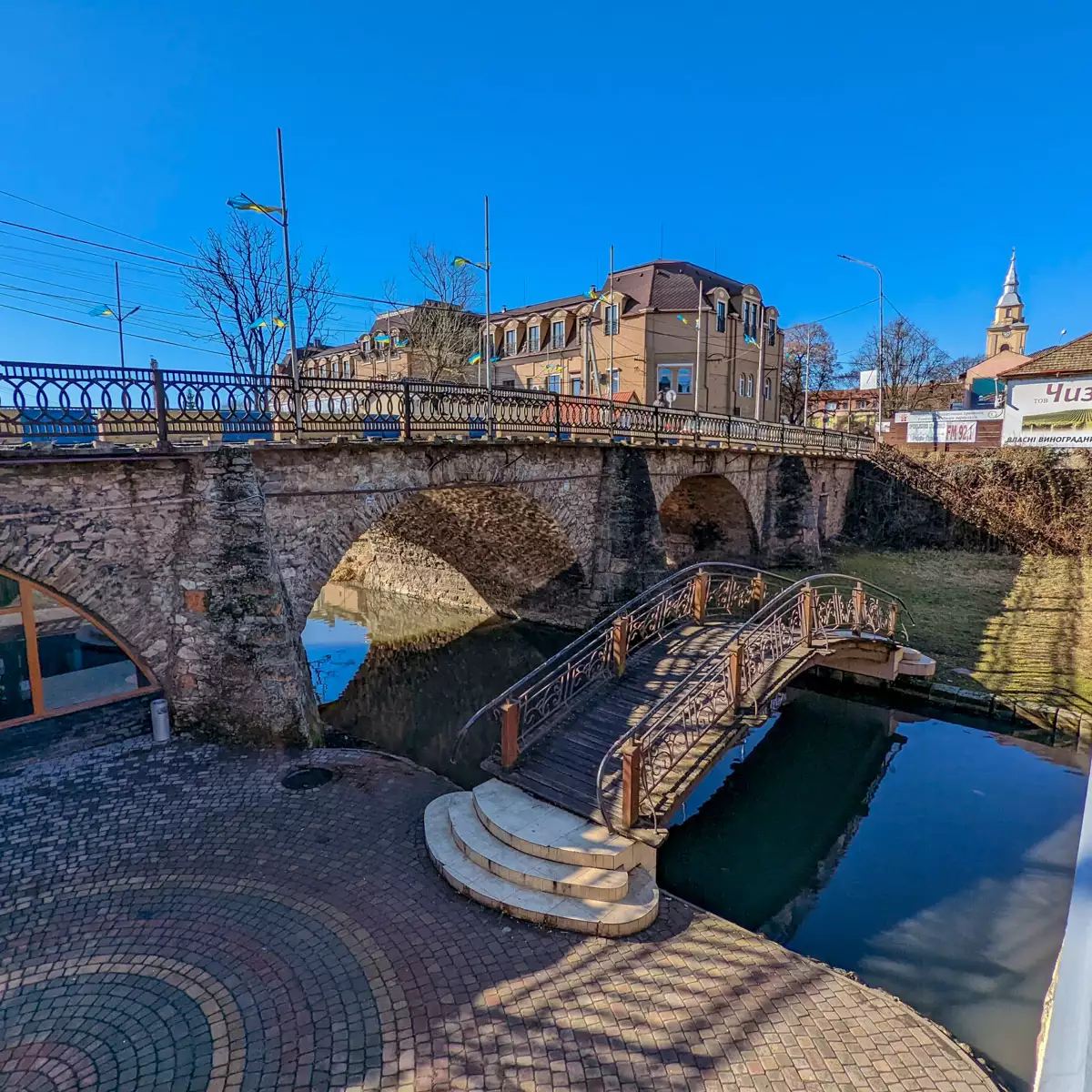 Hotel “Zolota Pava”