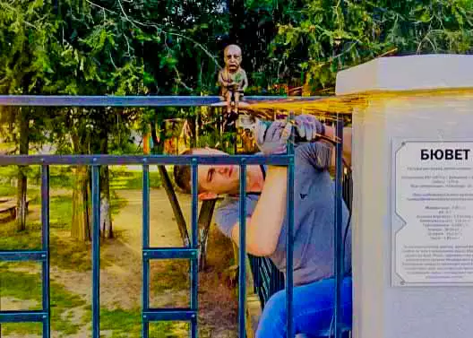 Встановлення міні-скульптури Іштвана Лаудона