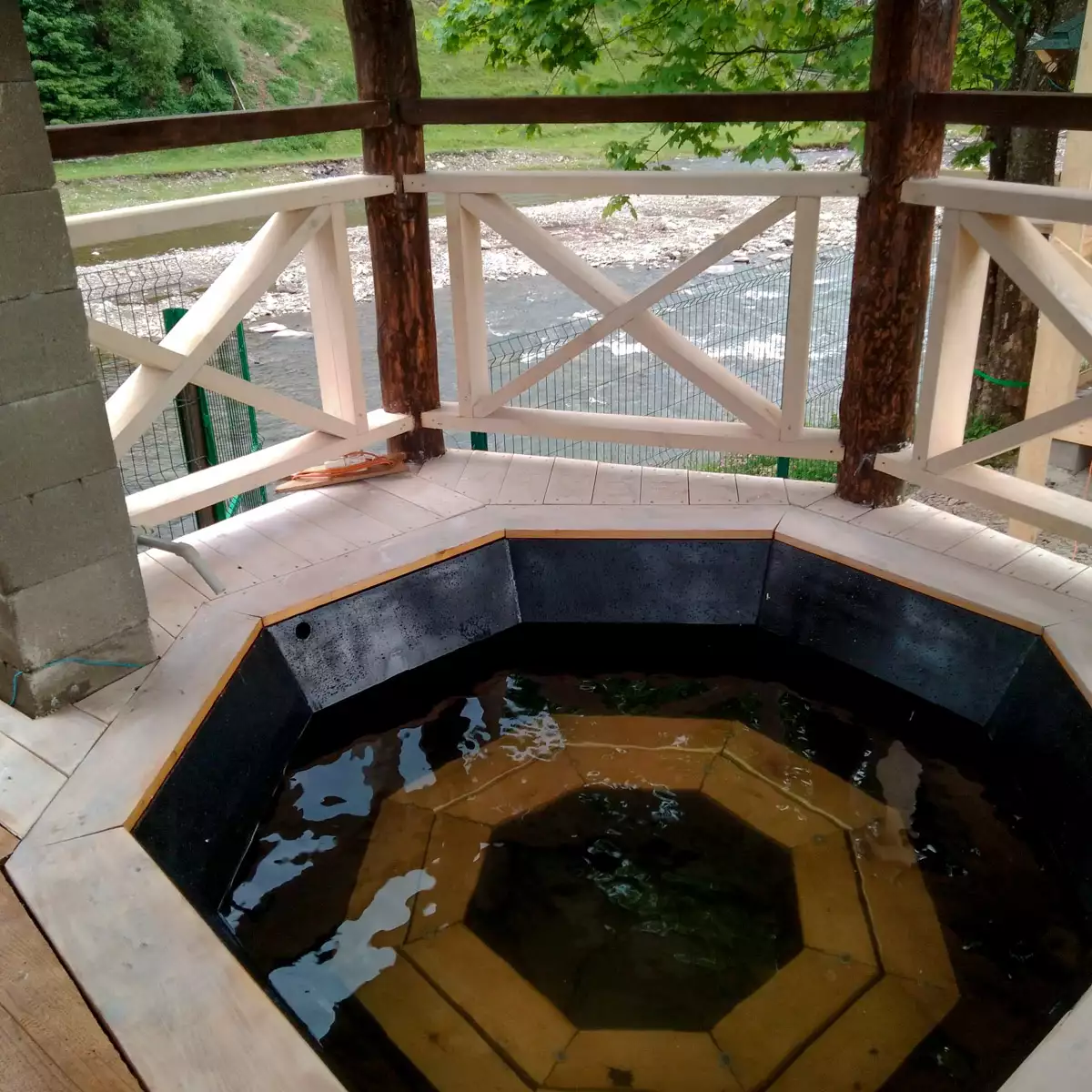 Gutshof “Synevyrsky Chardash”