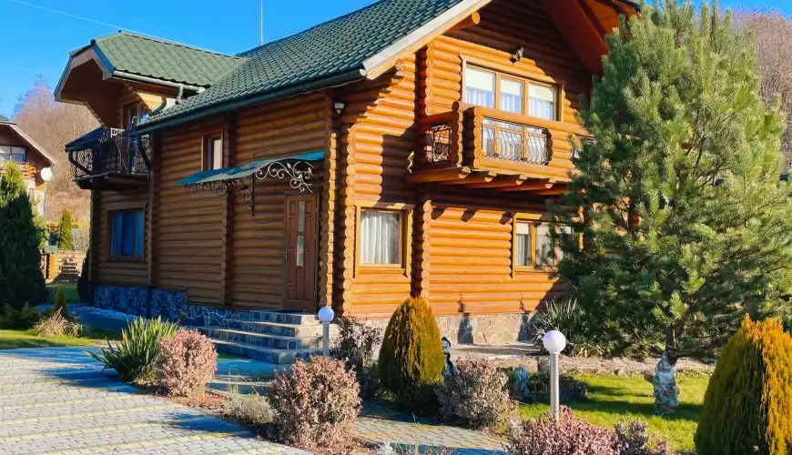 Заміський будинок «Сонячний Лаз»