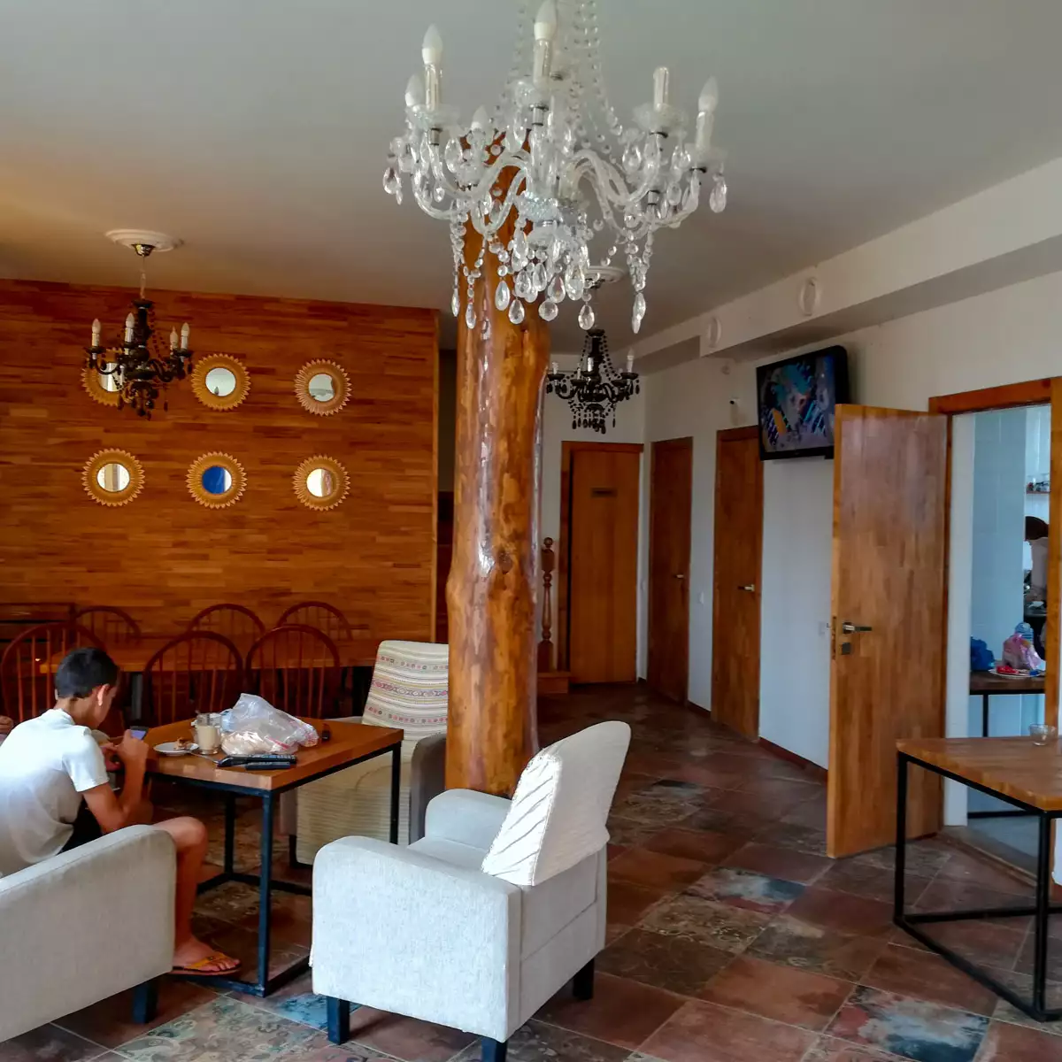 Hotel “Kray Neba”