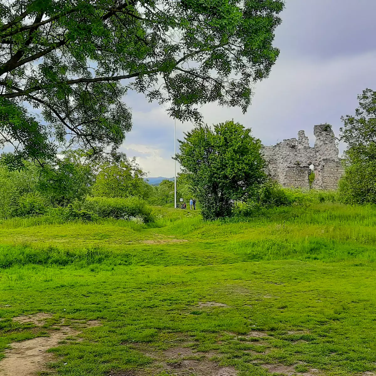 Середнянський замок тамплієрів