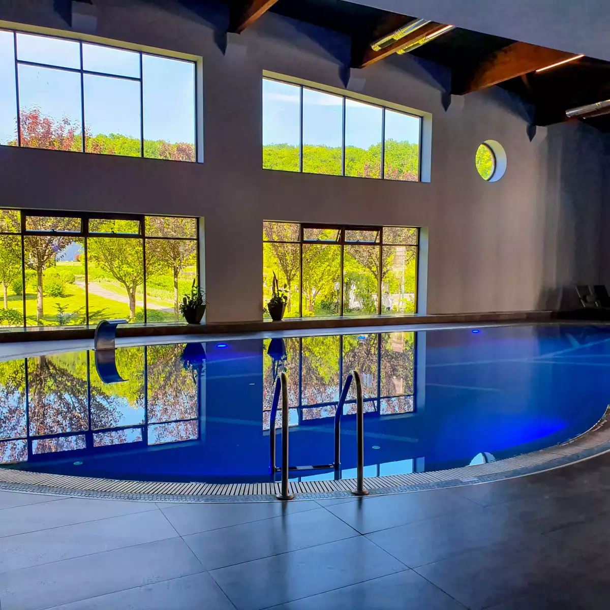 Готель «Ірис»