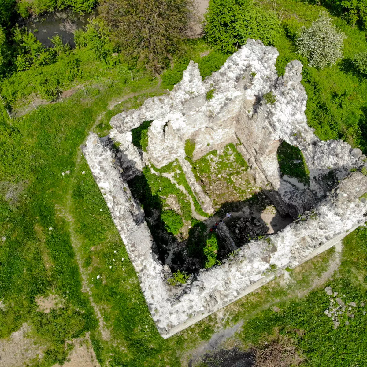 Середнянський замок тамплієрів