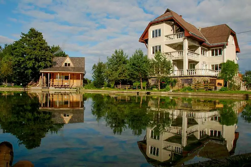 Садиба «Біля озера»