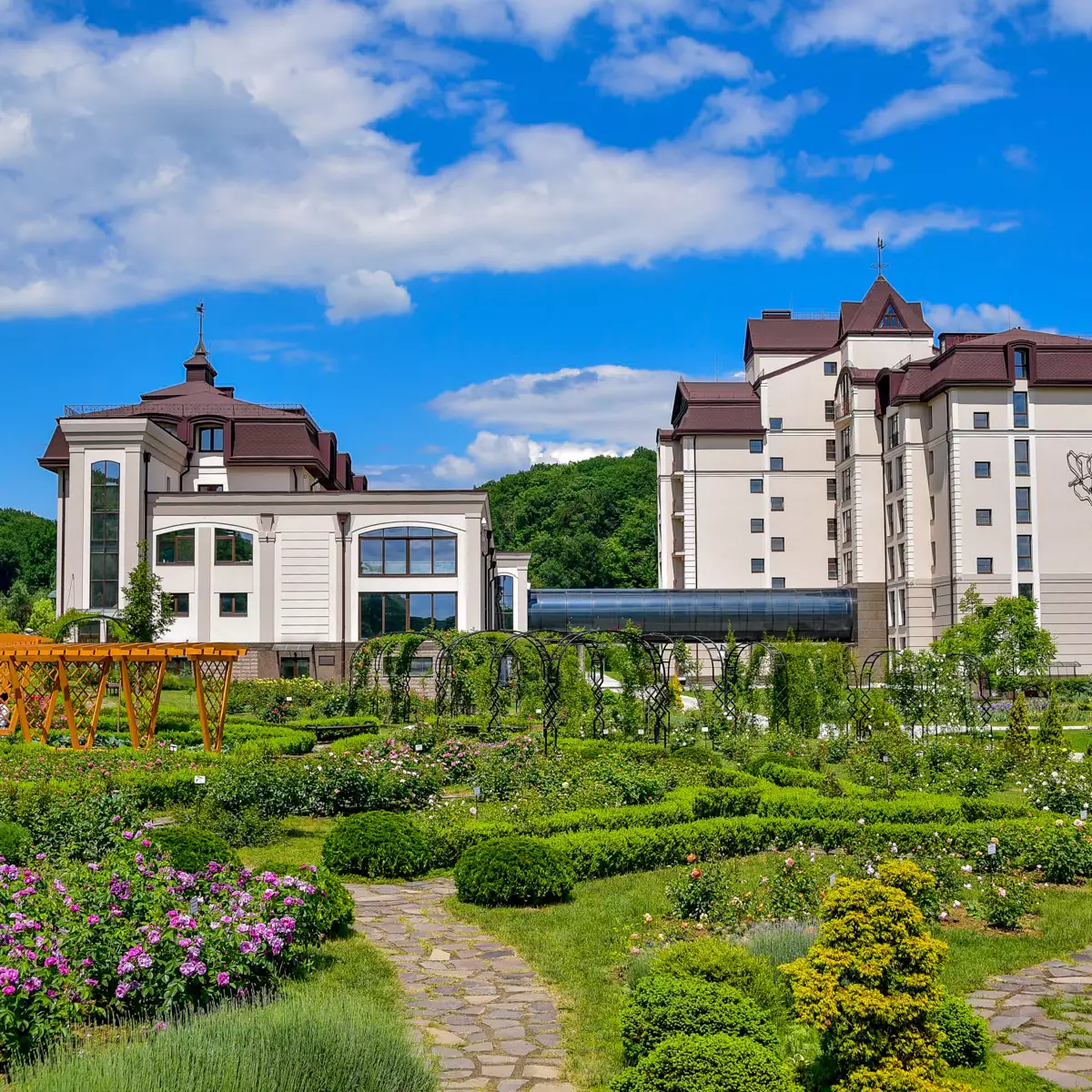 Готель «Ірис»