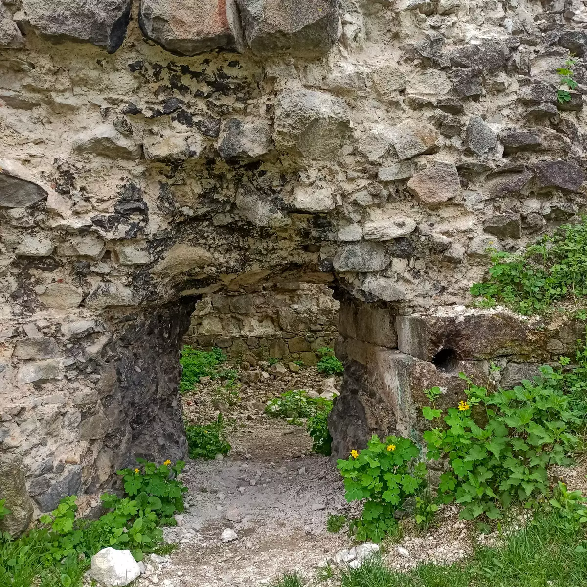 Середнянський замок тамплієрів