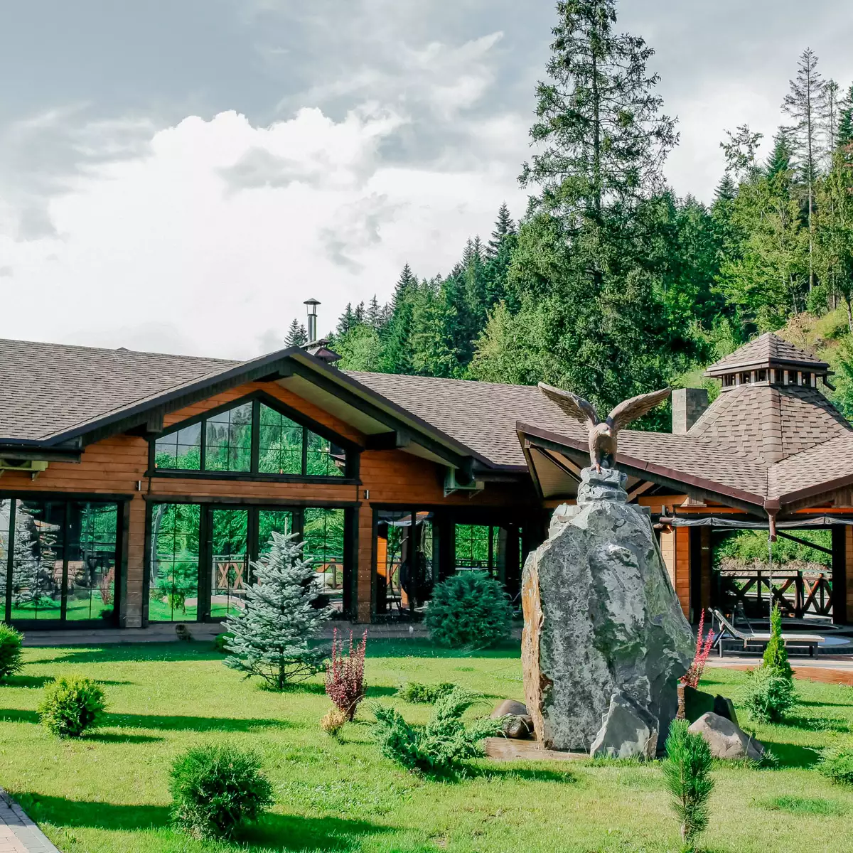 Restaurant “Zhy Nya Evo”