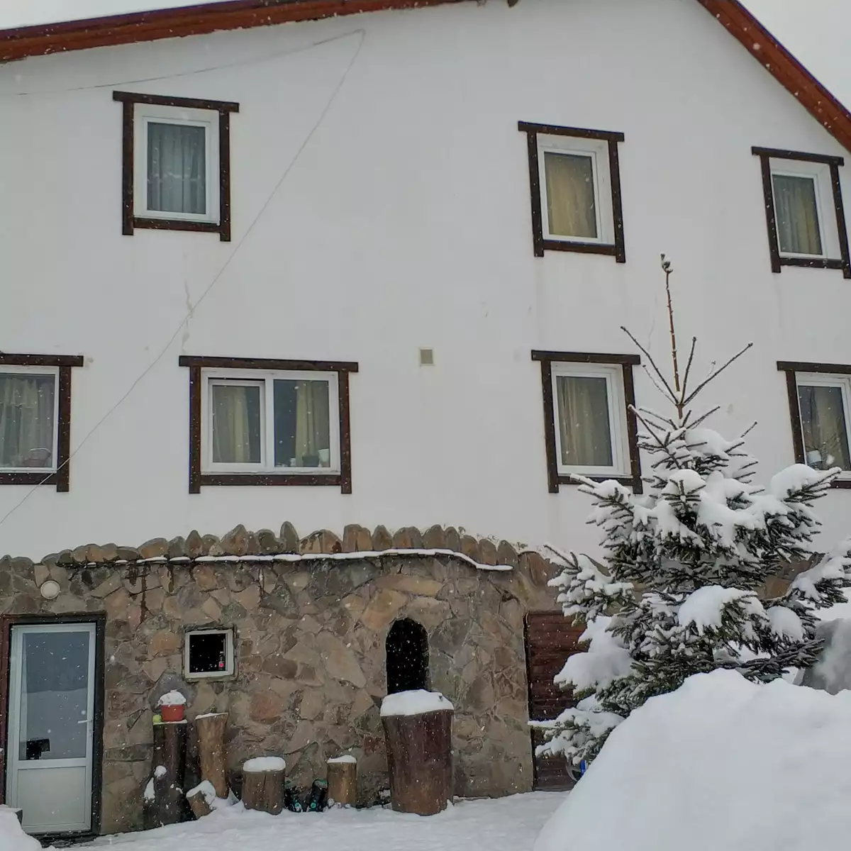 Manor “Under the mountain”