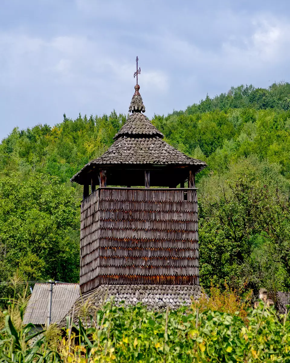 Дерев’яна каркасна дзвіниця
