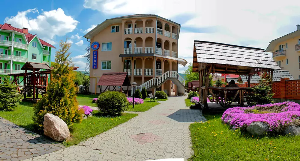 Готельний комплекс «Славутич Закарпаття»