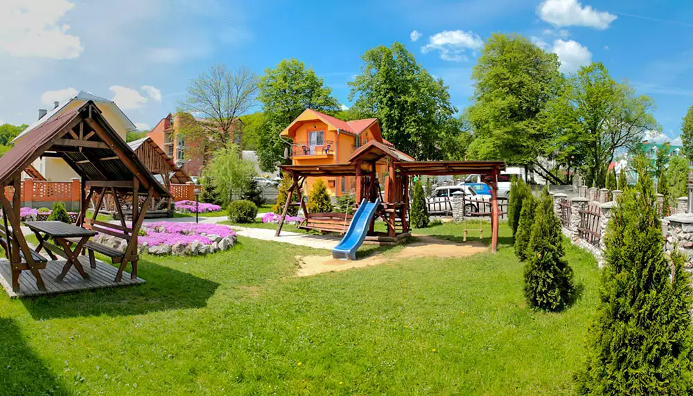 Готельний комплекс «Славутич Закарпаття»