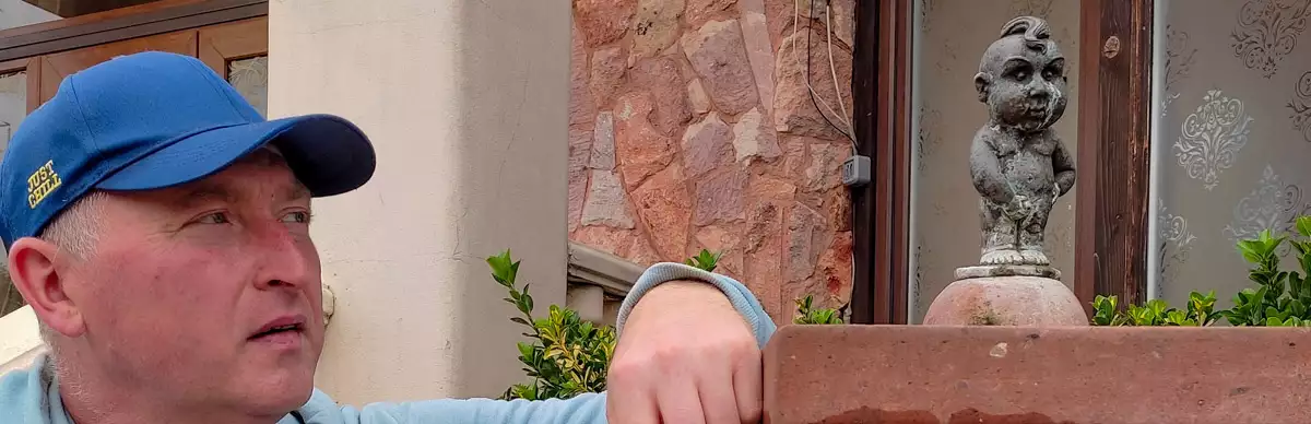 Міні-скульптура «За крок до Європи» (Маннекен піс)