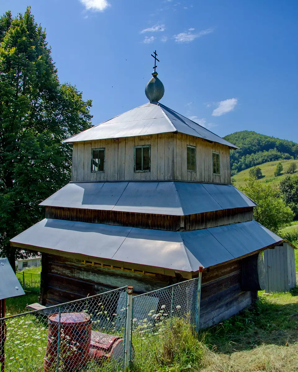 Дзвіниця Вознесенського храму в Яловому