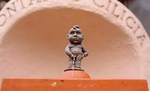 Міні-скульптура Закарпатського Маннекен піс