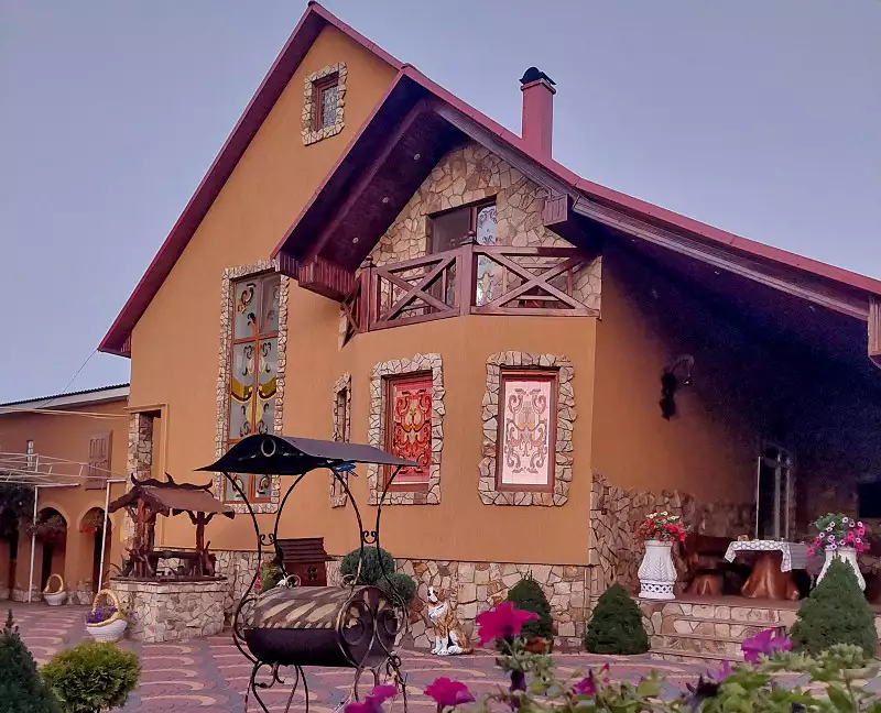 Садиби та котеджі у Велятино