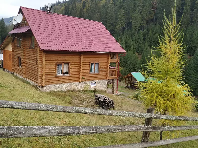 Садиби та котеджі у Синевирі